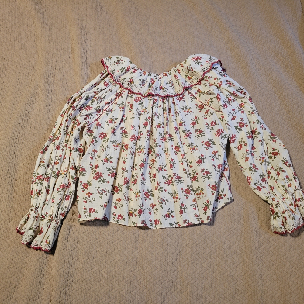Floral Women's Top with Lace Trim - Picture 4 of 6